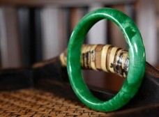How Much Are Jade Bracelets in Vietnam? Authenticity Costs